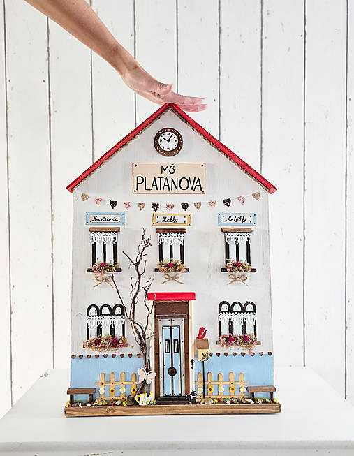 Dekorácie - Závesná dekorácia ,,Naša škôlka,, - 17916506_