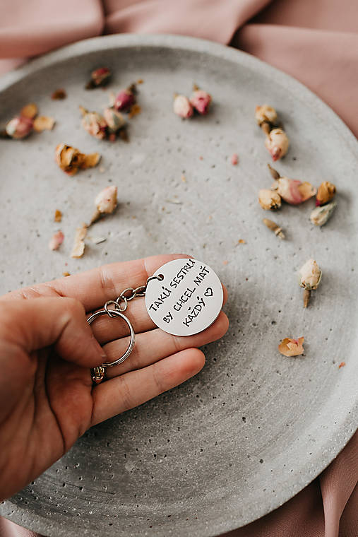 Kľúčenky - Prívesok na kľúče- Takú sestru by chcel mať každý - 17915903_