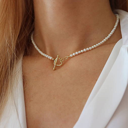 Náhrdelníky - Perlový náhrdelník so zapínáním v tvare srdiečka (gold filled) (Délka 50 cm) - 17915365_