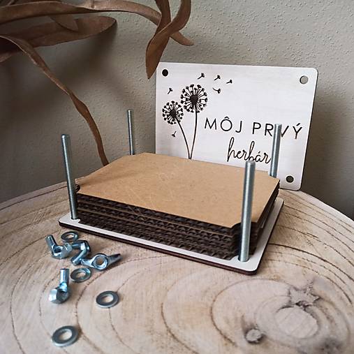 Dekorácie - Drevený herbár "LIS" na výrobu zbierky kvetín - 17917944_
