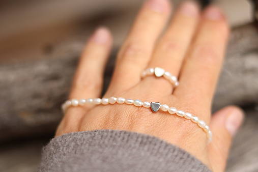 Perlový náramok so srdiečkom