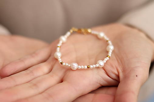Perlový náramok