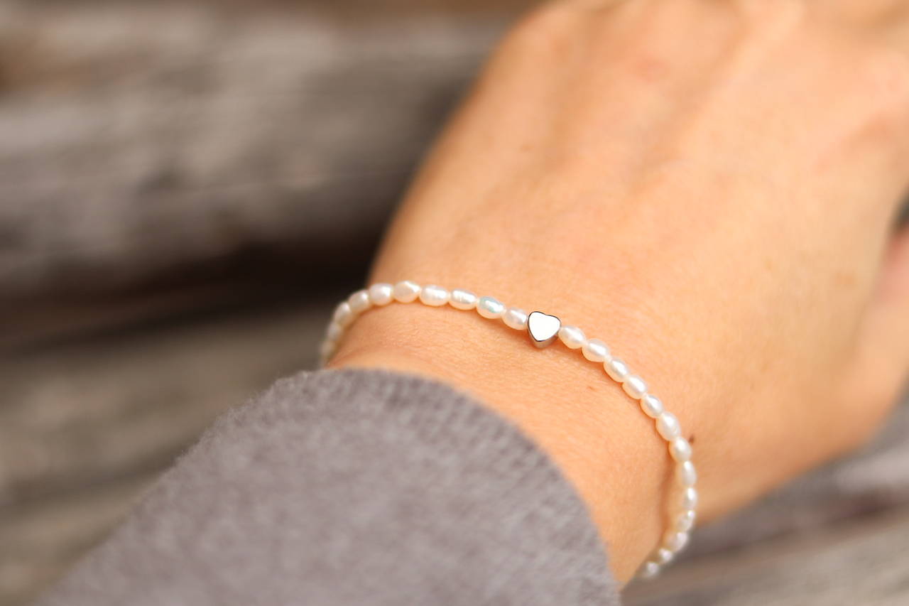 Perlový náramok so srdiečkom