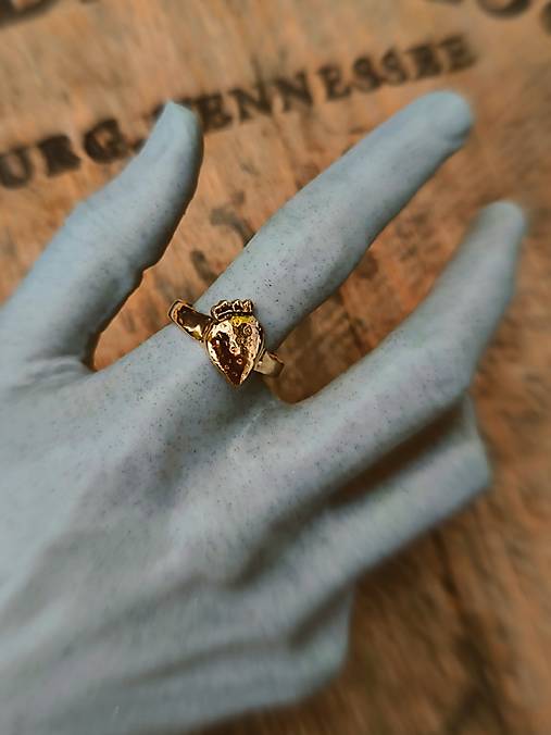 Bronzový prsteň - jahoda