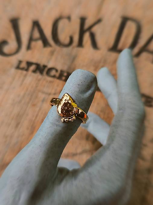 Bronzový prsteň - jahoda