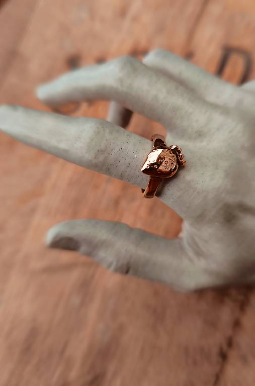 Bronzový prsteň - jahoda