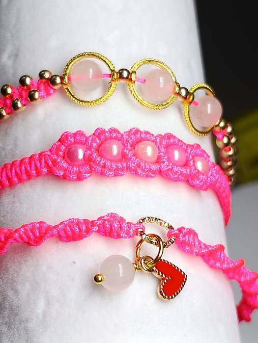 Náramky - Sada ružových upletených makramé náramkov - 17914359_