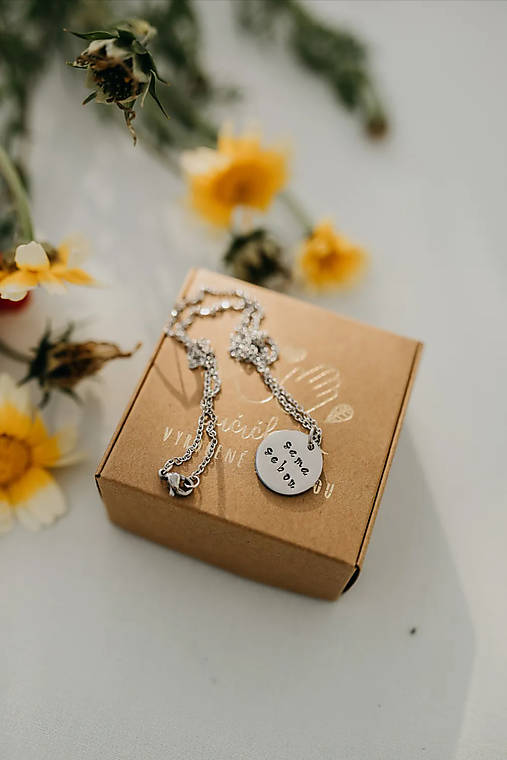 Retiazka na krk (Sama sebou)