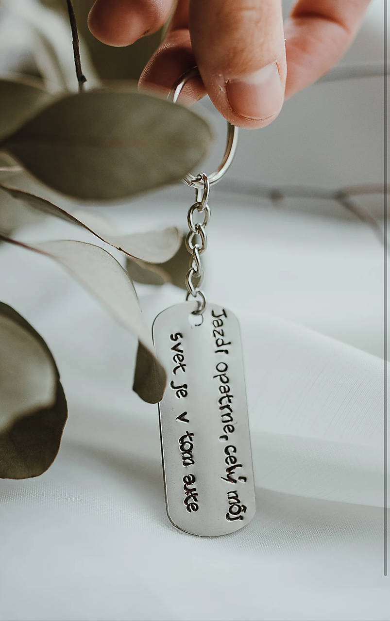 Kľúčenka (Jazdi opatrne, celý môj svet...)