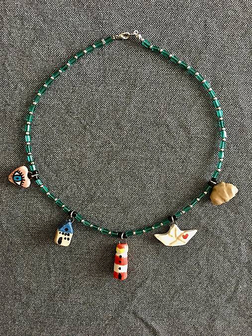 Náhrdelníky - Náhrdelník s keramickými príveskami - 17915974_