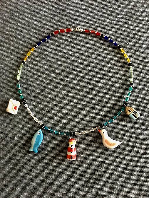 Náhrdelníky - Náhrdelník s keramickými príveskami - 17916038_