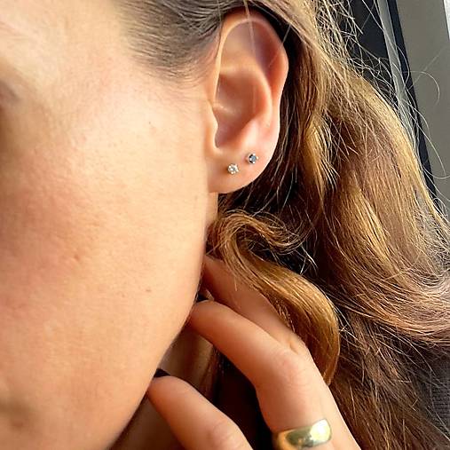 Blue Diamond Ag925 Stud Single Earring / Single náušnica s modrým diamantom A0023