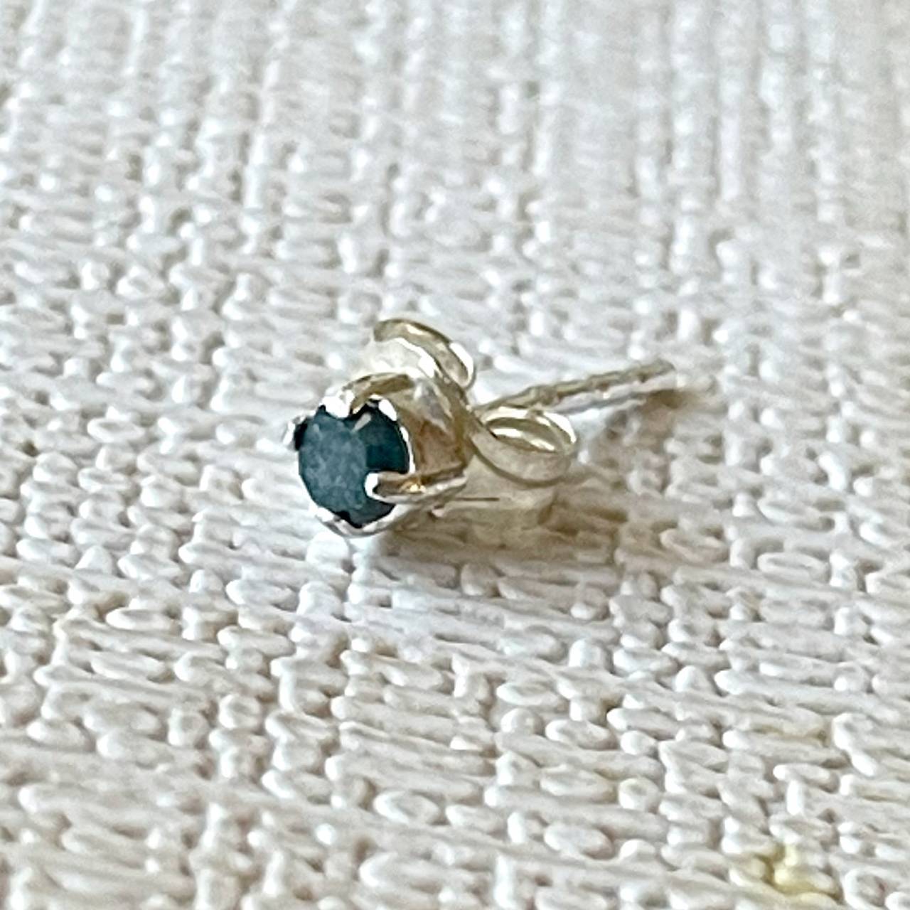 Blue Diamond Ag925 Stud Single Earring / Single náušnica s modrým diamantom A0023