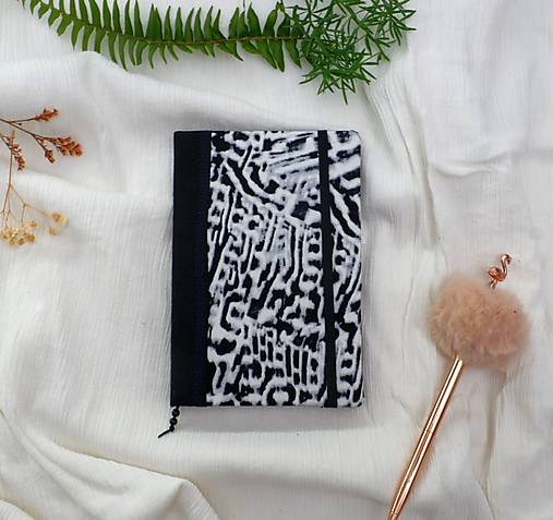 Diár  na rok 2026 TÝŽDENNÝ - A6 - čiernobiela