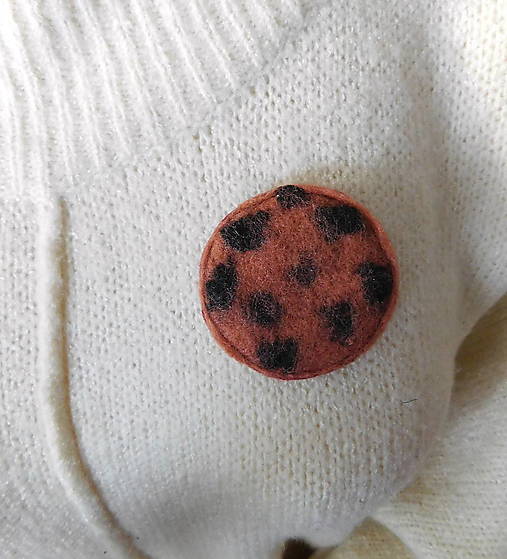 Brošne - plstená brošňa očká koralová -30% - 17919263_