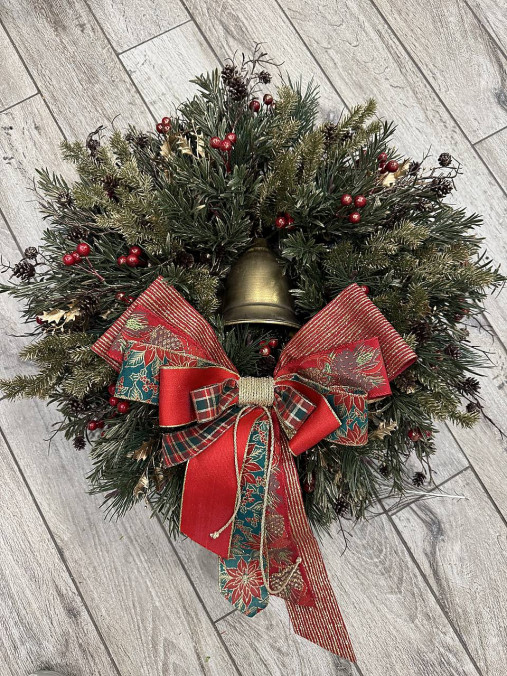 Dekorácie - Vianočný veniec s mašľou a zvonom - 17922003_