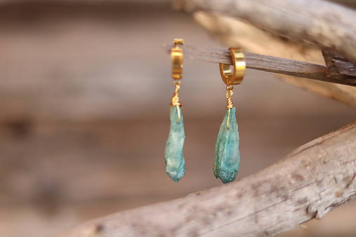 Náušnice kruhy so surovým krištáľom