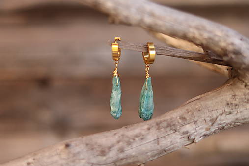 Náušnice kruhy so surovým krištáľom