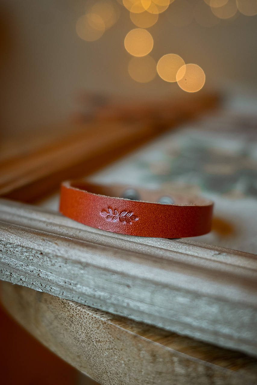 Kožený náramok - vetvička