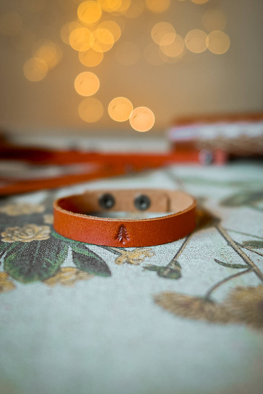 Kožený náramok - strom