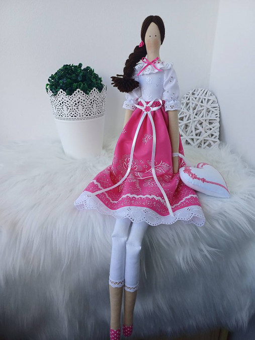 Dekorácie - Bieloružová folklórna bábika - 17924620_