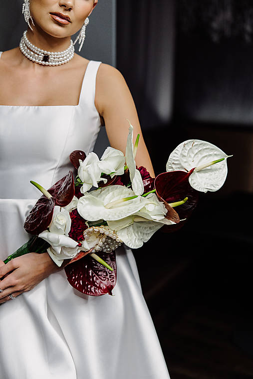 Perlový choker Júlia s krištáľom (Bordový krišáľ)