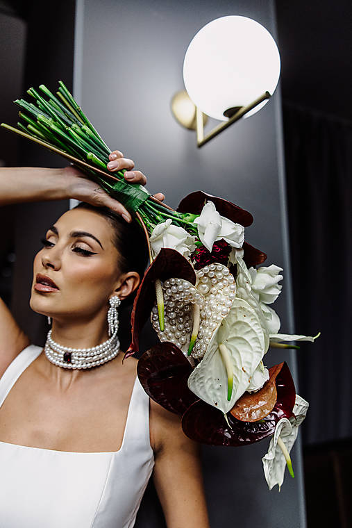 Perlový choker Júlia s krištáľom (Bordový krišáľ)