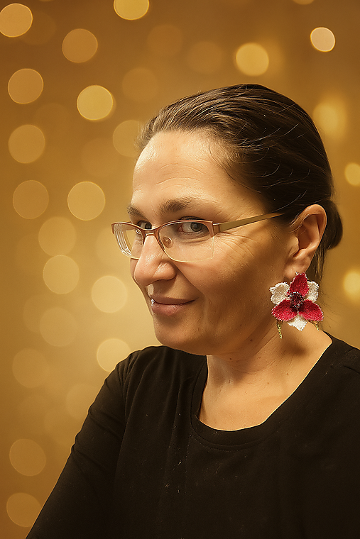 Náušnice - Vyšívané náušnice kvet nielen na Vianoce - 17922982_