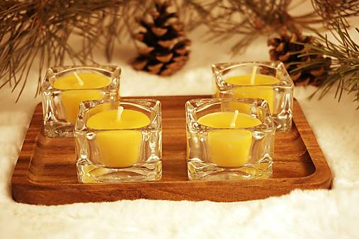 Sada 4 kusov Čajových sviečok z včelieho vosku s hranatým skleneným svietnikom