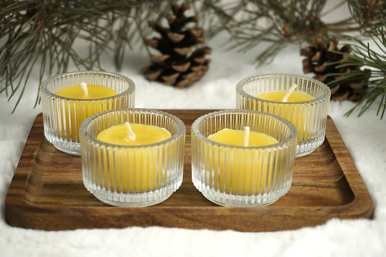 Sada 4 kusov Čajových sviečok z včelieho vosku s okrúhlym skleneným svietnikom