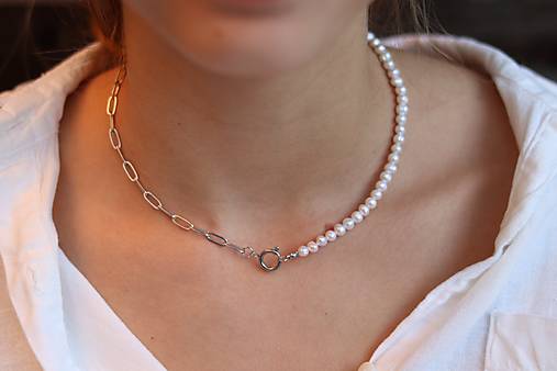 Perlový náhrdelník s retiazkou