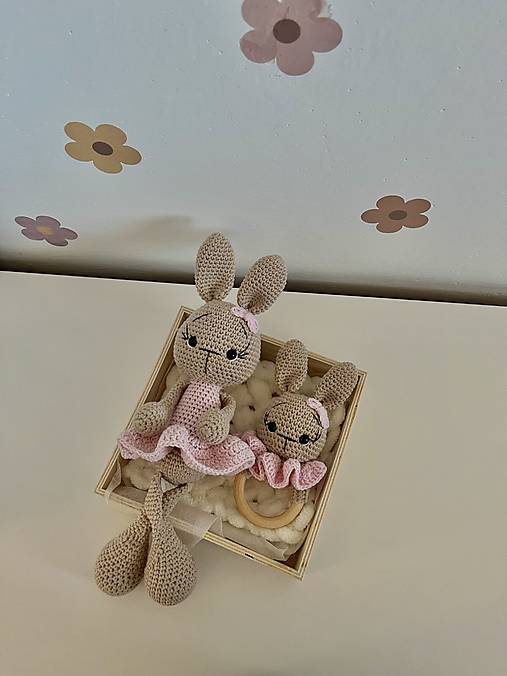 Hračky - Háčkovaný zajko + hrkálka (hnedo-rúžová) - 17923063_