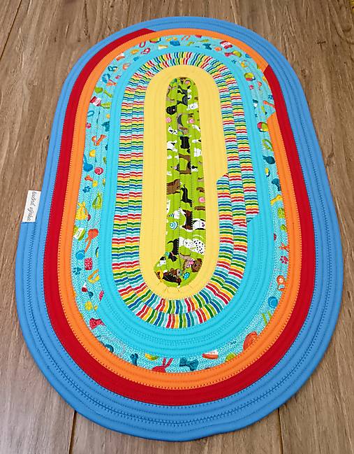 Koberček pod misku na granule pre psov