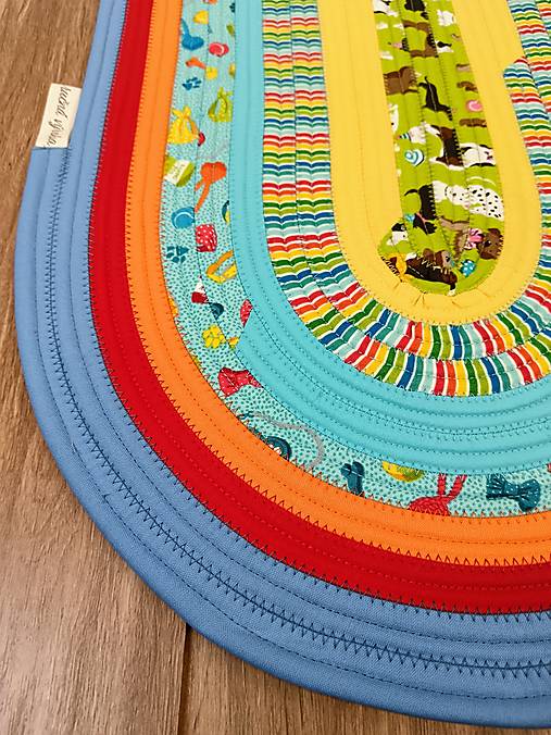 Koberček pod misku na granule pre psov