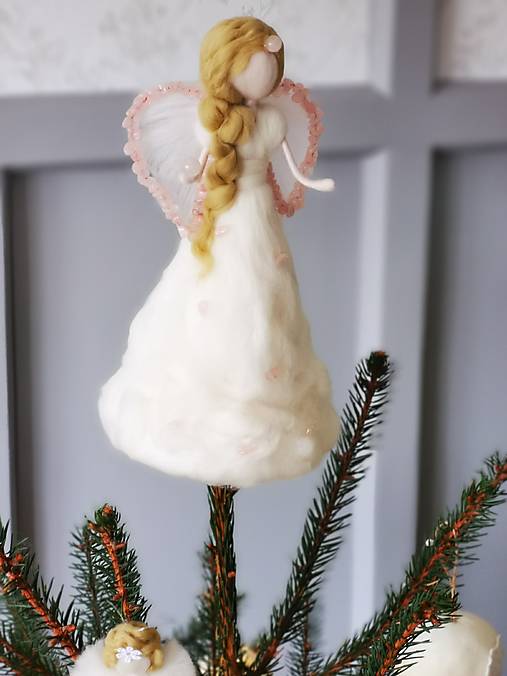 Dekorácie - Anjel na špic stromčeka - 17926095_