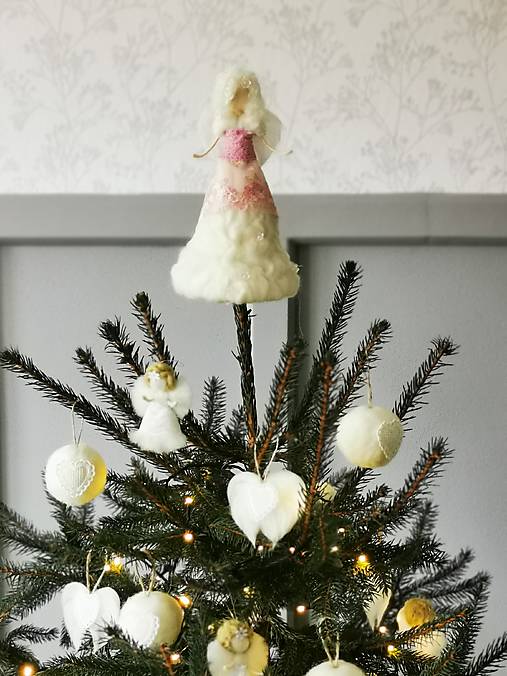 Dekorácie - Anjel na špic stromčeka - 17926109_