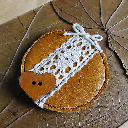 Brošne - brošňa srdcová kožená / - 50%! - 17928346_