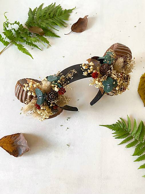 Korunka s rohmi "čaro lesných zákutí"