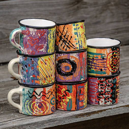 Nádoby - Keramické hrnky „plecháčky“ s podglazurním engobovým dekorem - 17926409_