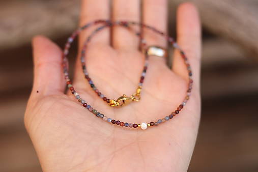 Náhrdelník choker korund, perla