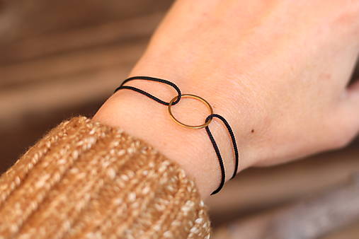 Šnúrkový náramok kruh (karma)