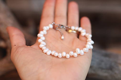 Perlový náramok