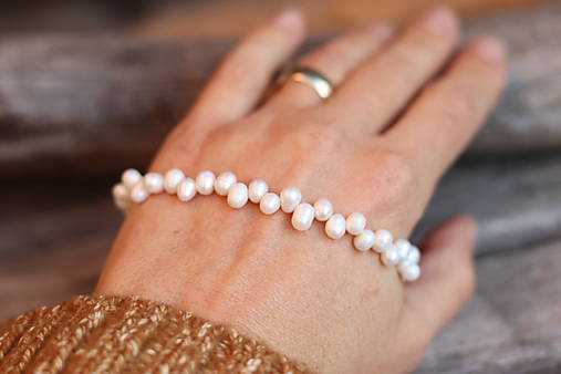 Perlový náramok