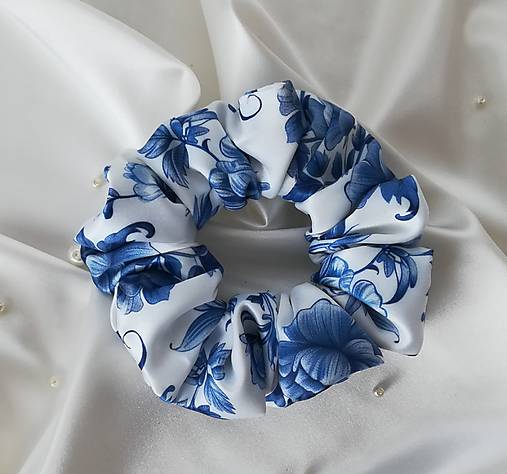 Ozdoby do vlasov - Saténová gumička do vlasov BLUE FLOWERS, veľkosť: CLASSIC - 17928865_