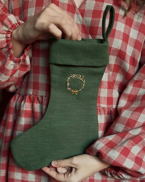 Dekorácie - Ručne vyšívaná ľanová mikulášska/vianočná čižma - zelená - 17927810_