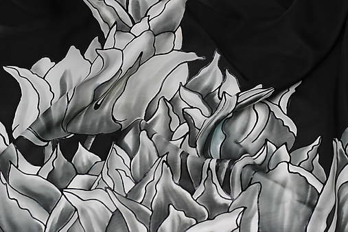 Ručne maľovaná hodvábna šatka - Čiernobiele tulipány