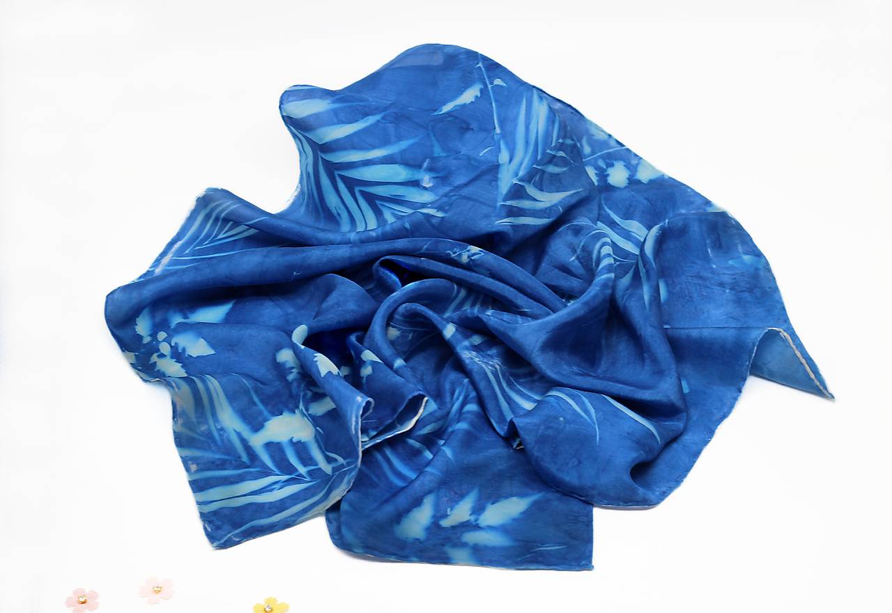 Ručne maľovaná hodvábna šatka - Modrá minimalist II.