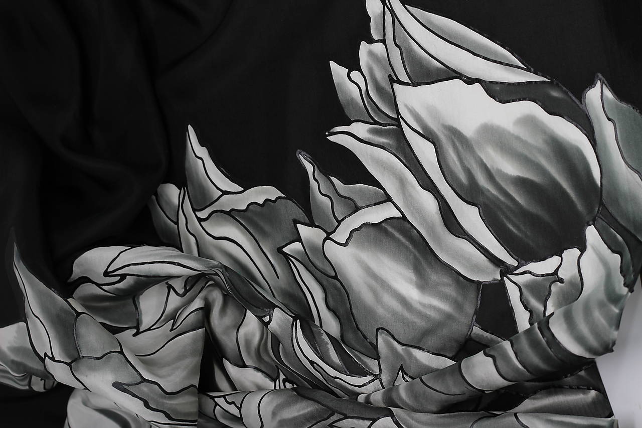 Ručne maľovaná hodvábna šatka - Čiernobiele tulipány