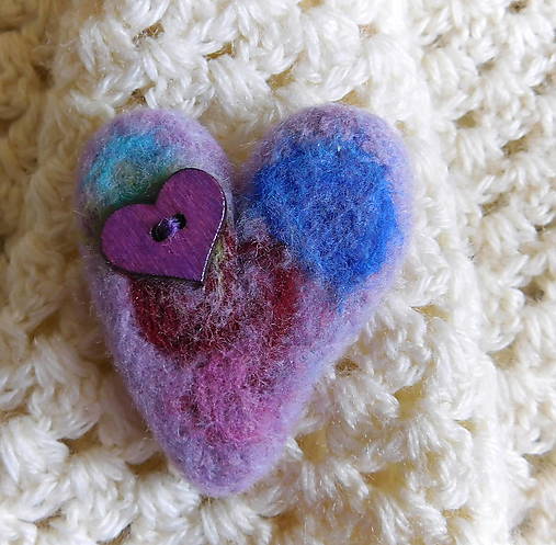 Brošne - plstená levanduľová brošňa srdce v srdci - Výpredaj! - 17929699_