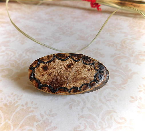Brošne - drevená vypaľovaná vintage brošňa elegancia - Výpredaj všetkého! - 17930333_